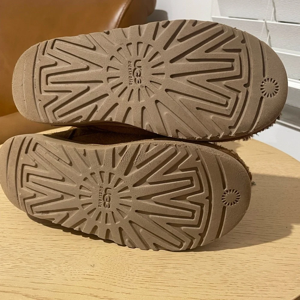 UGG Kids Girl’s Boots Size 3